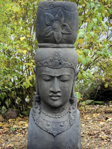 Product image 1 of the product “Lady Head with Bowl, 60cm height, natural stone (basanite), antique finish 60 cm | Antique Finish”