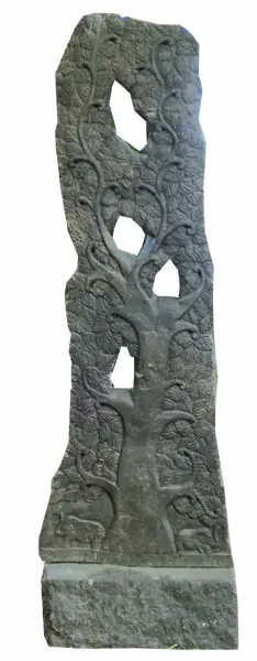 Product image 1 of the product “Tree relief, both sides worked on, on pedestal, 175cm height, natural stone (basanite) ”