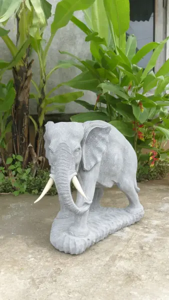 Product image 1 of the product “Rajah - Elephant, looking to the left, 66 cm L | cast stone ”