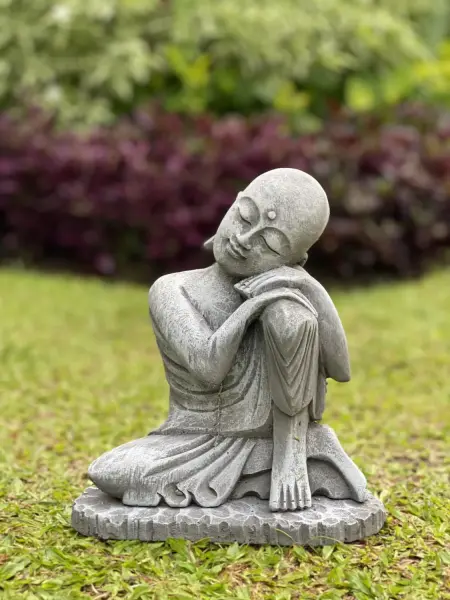 Product image 1 of the product “Amal - Buddha relax - left knee up. 24cm H | cast stone ”