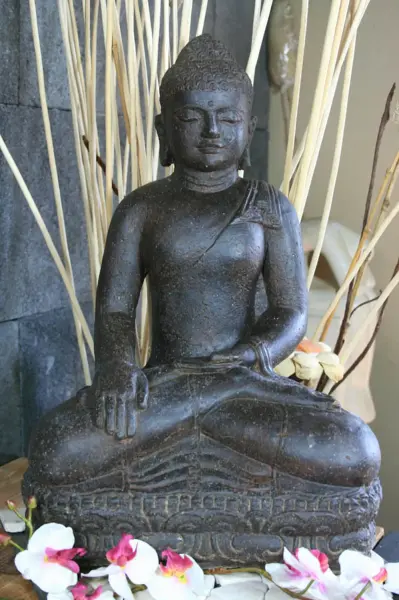 Product image 1 of the product “Sitting buddha-India style, cast stone, handcrafted & coloured, in the sizes from 30cm to 150cm, Antique finish ”