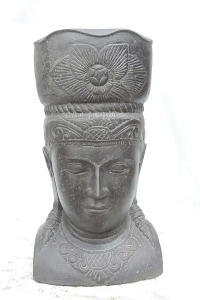 Product image 1 of the product “Javanese Ken Dedes head with a pot on it, can be used as planter. 54 x 54 x 101cm. Stone cast, handcrafted & coloured ”