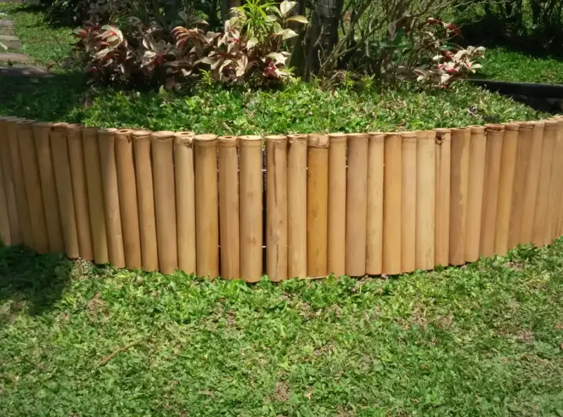 Product image 3 of the product “Bamboo panelling, Apus (yellow-brown) made with flexible stainless steel. Diameter 3-5cm 206x32 cm Height. ”