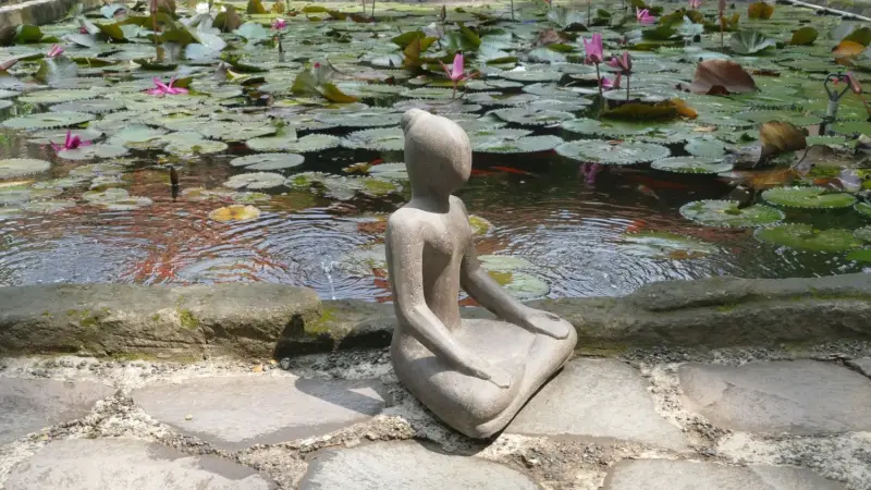 Product image 3 of the product “Sitting woman in yoga position - lotus position, 30cm high. Cast stone, handcrafted & colored 30 cm”
