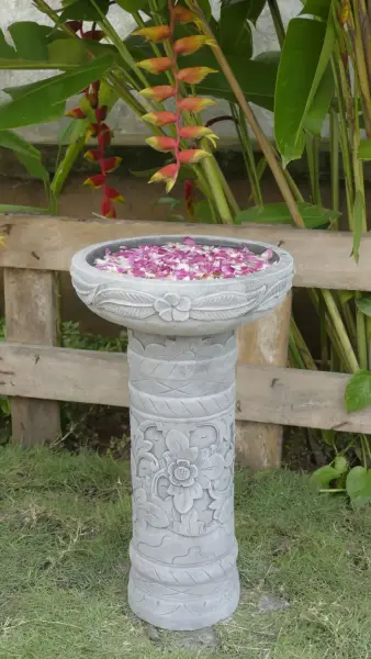 Product image 4 of the product “Jakarta - Bowl with flower motiv, frangipani, Ø 30 cm | cast stone ”