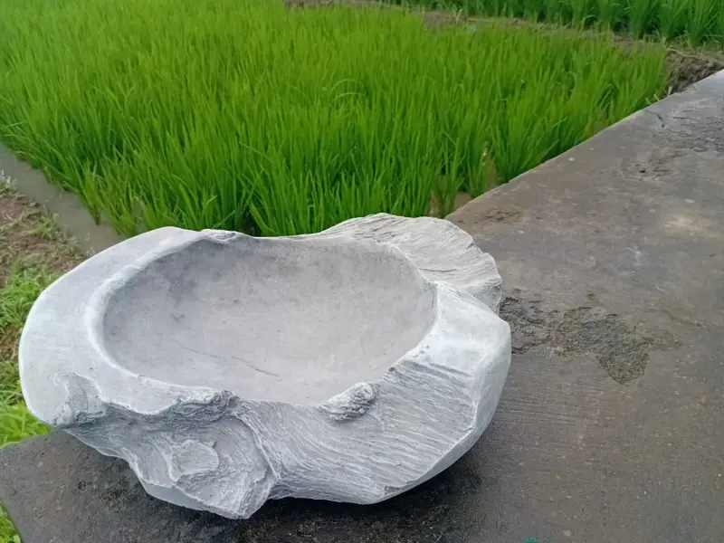 Product image 4 of the product “Stone bowl with wood grain, 30.5 cm Length | cast stone ”