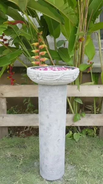 Product image 4 of the product “Ijen - Straight pedestal, smooth, Ø 16.5cm, 60cm H | cast stone ”