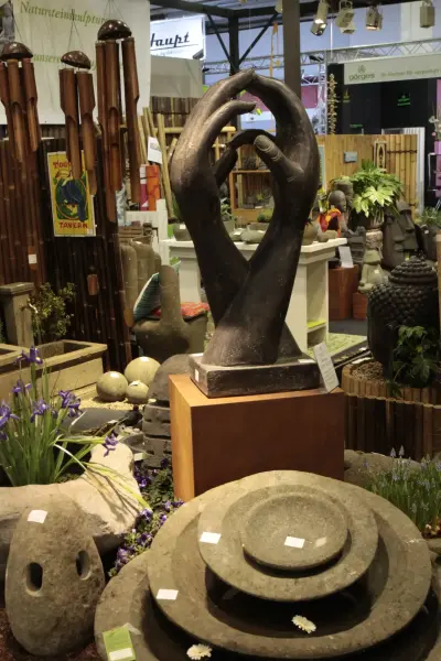Product image 4 of the product “Abstract sculture, two hands upright on a base. 46 c 36 x 102cm. Stone cast, handcrafted & coloured ”