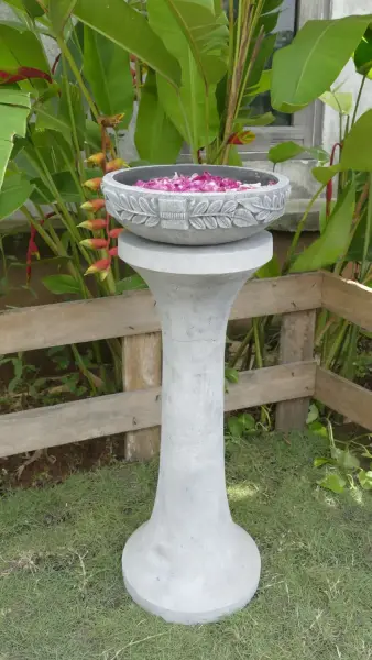 Product image 5 of the product “Merapi - pedestal, tapered, smooth, Ø 28cm, 70cm H | cast stone ”