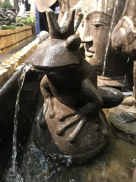Product image 6 of the product “Frog king with crown sitting on a ball as a water feature. 55cm high. Painted in the color antique finish ”