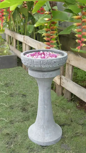 Product image 7 of the product “Medan - Bowl with leaf motive, Ø 29 cm | cast stone ”