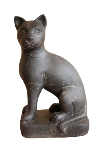 Product image of the product “Sitting cat on pedestal, 65 cm height. Cast stone, handmade and colored. Dyed in the color antique finish. 65 cm”