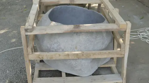 Product image of the product “Basin from Riverstone, Natural surface, polished inside. Length 73 cm, Width 65 cm, Height 45 cm, Depth 32 cm. ”