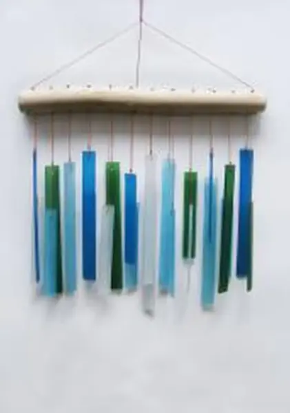 Product image 1 of the product “Glass Wind chime „Orthogon“, marine colors, Driftwood & recycled Glass, 26x2x44 cm ”
