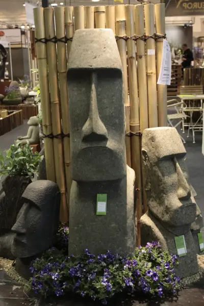 Product image of the product “Moai head, 50 cm H | Natural stone (Basanit), stonemasonry 50 cm”
