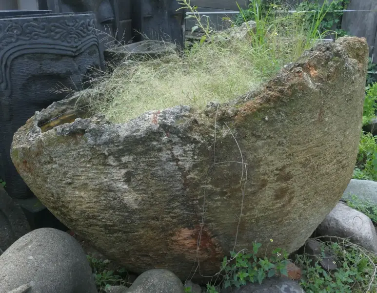 Product image of the product “The Iceland Pot is made of limestone, it comes from coast of Indonesia. It is about 140cm height and 51cm depth. ”