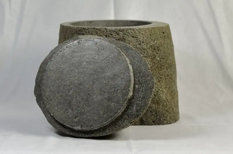 Product image of the product “Stone vessel with lid - in the sizes from 0.75 to 2.5ltr ”