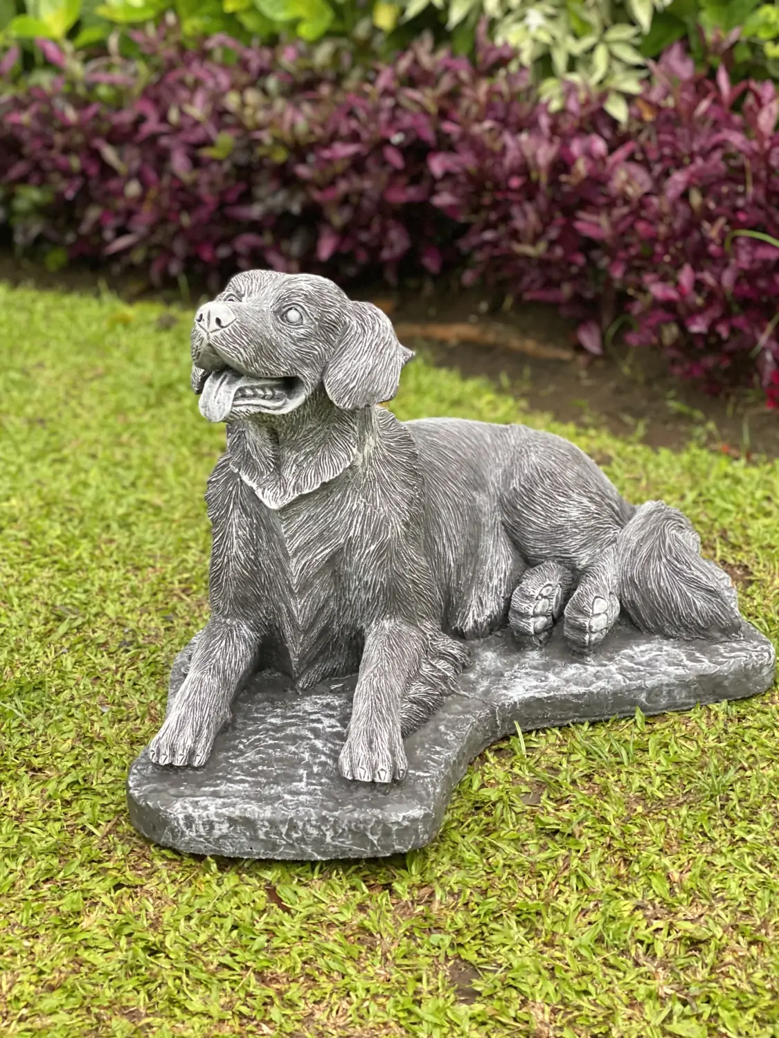  Product image 1 of the product “Cooper - Golden Retriver, lying on base 68cm L | cast stone ”