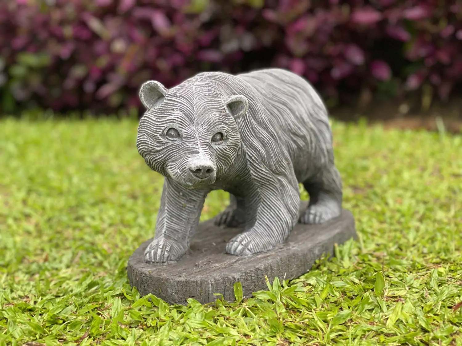  Product image 1 of the product “Jack - Running bear on pedestal. 33cm L | cast stone ”