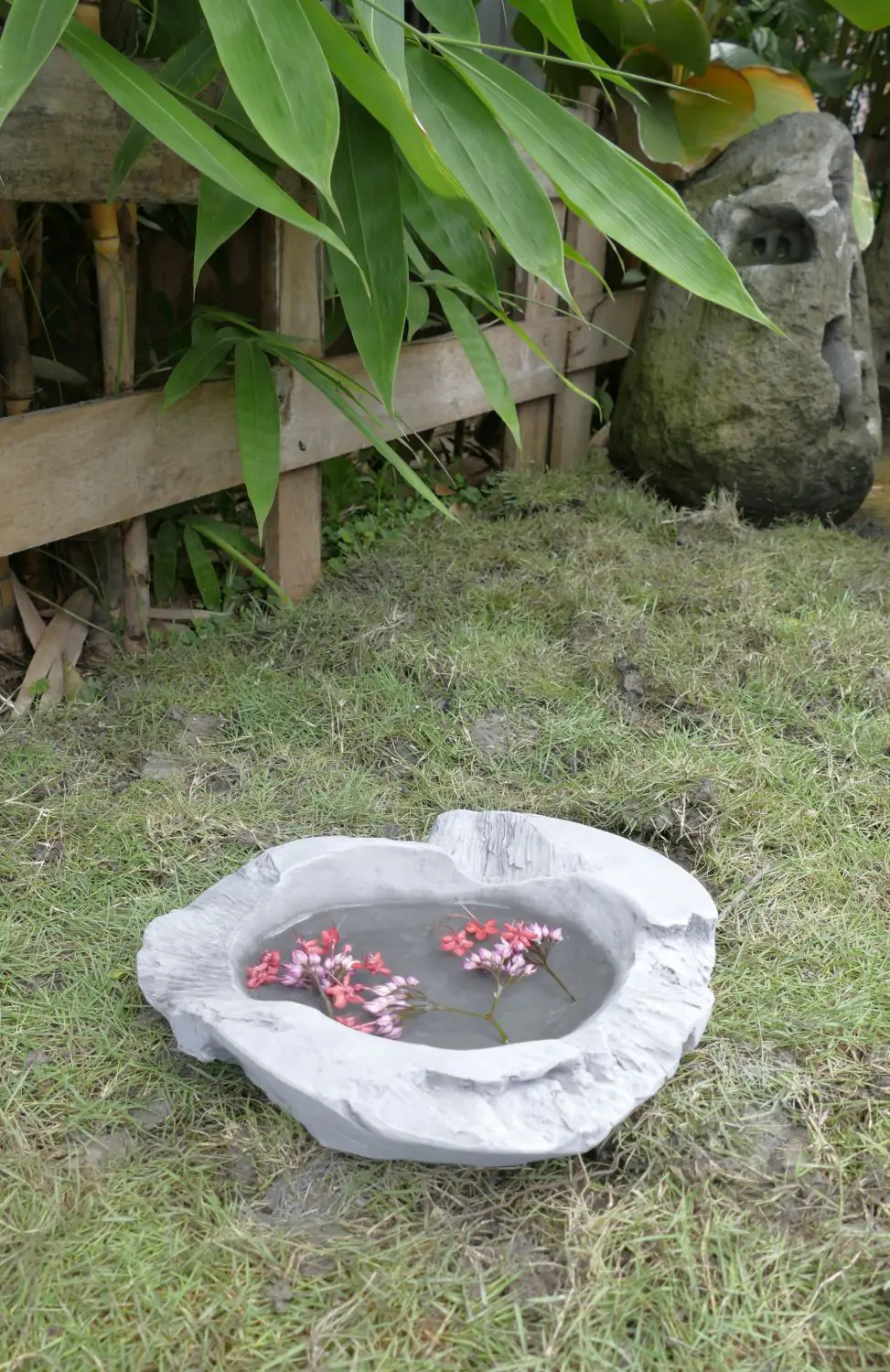  Product image 1 of the product “Nature's Touch cast stone bowl, 33 cm Length ”