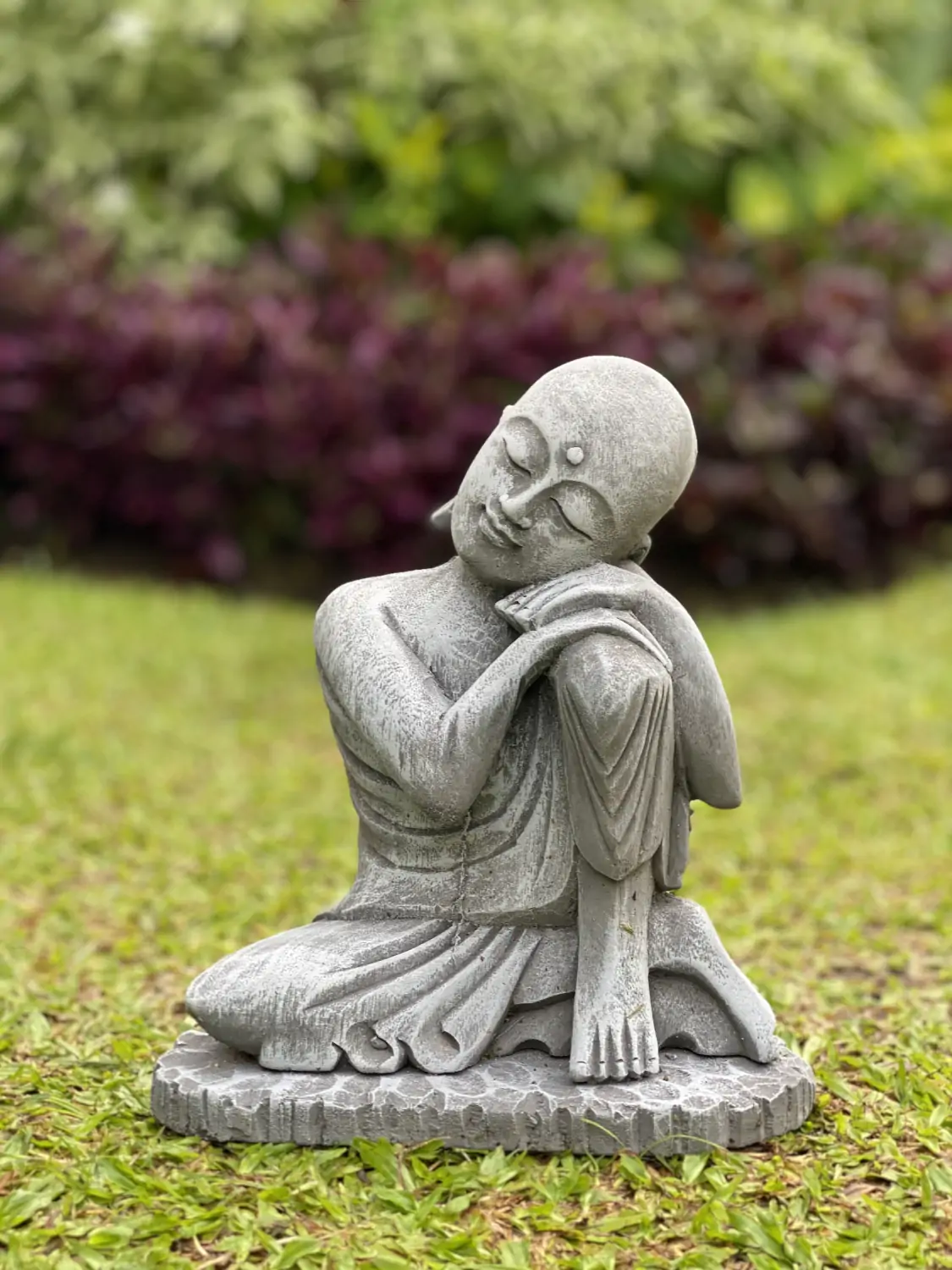  Product image 1 of the product “Amal - Buddha relax - left knee up. 24cm H | cast stone ”
