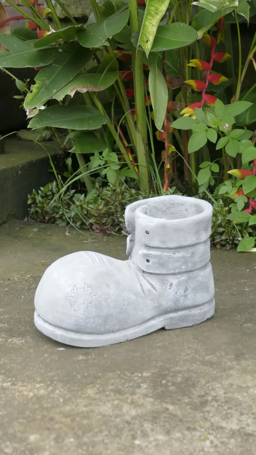  Product image 1 of the product “Sepatu - Shoe, 28,5 cm L | cast stone ”