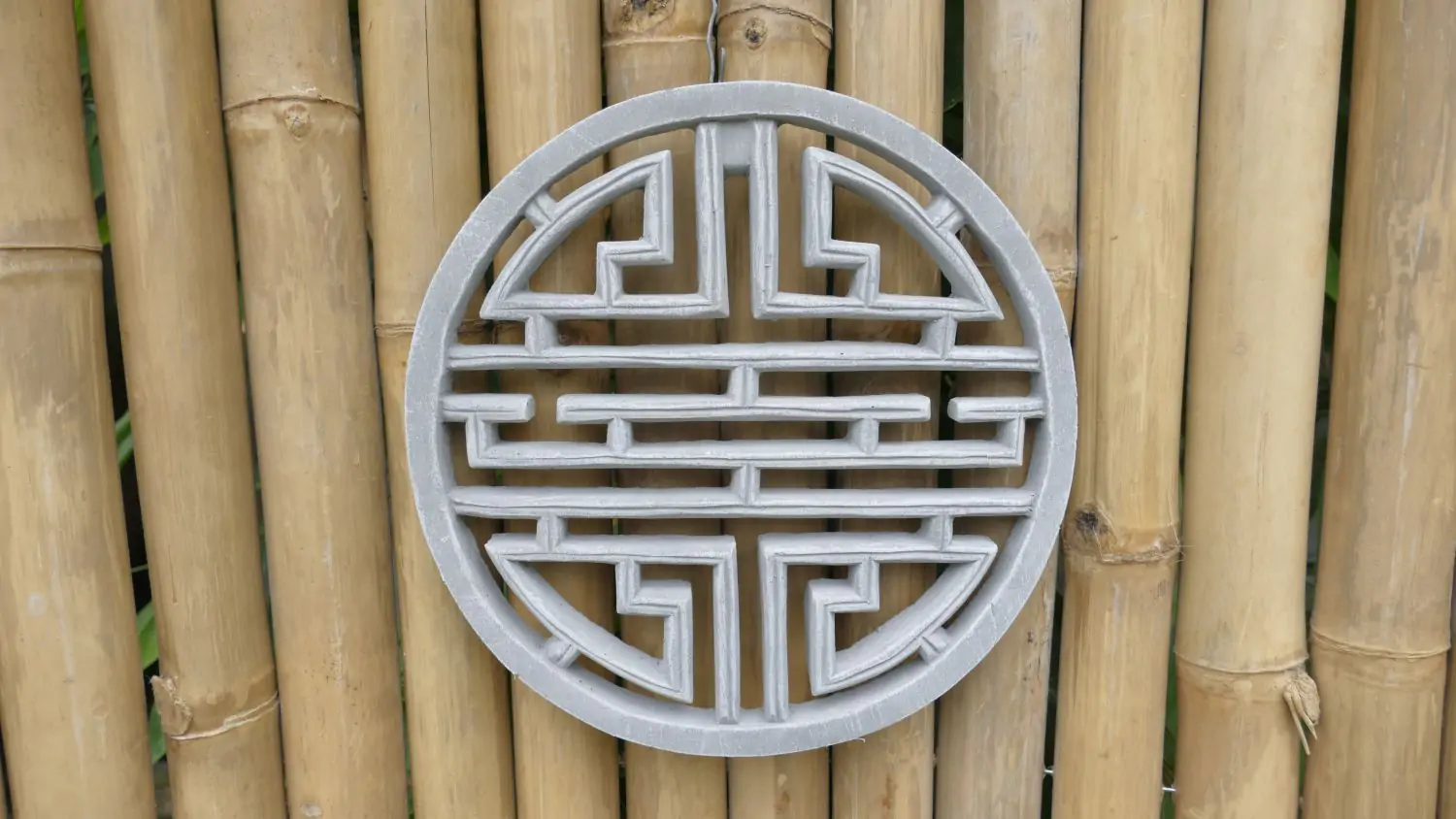  Product image 1 of the product “Yazhen - Plaque - Chinese Pattern, Ø 30cm | cast stone ”