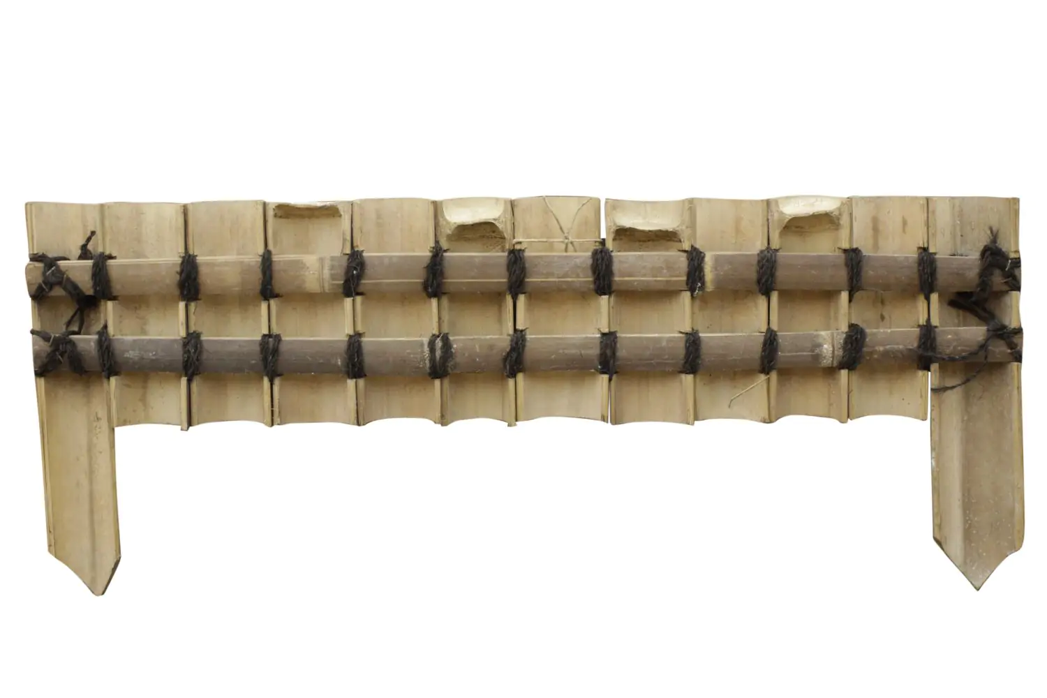  Product image 2 of the product “Rigid bed edging made of wide (approx. 8 cm) dark brown bamboo, set in half vertically, with decorative binding, length 90 cm, height 20 cm, for spiking (ends approx. 35 cm) ”