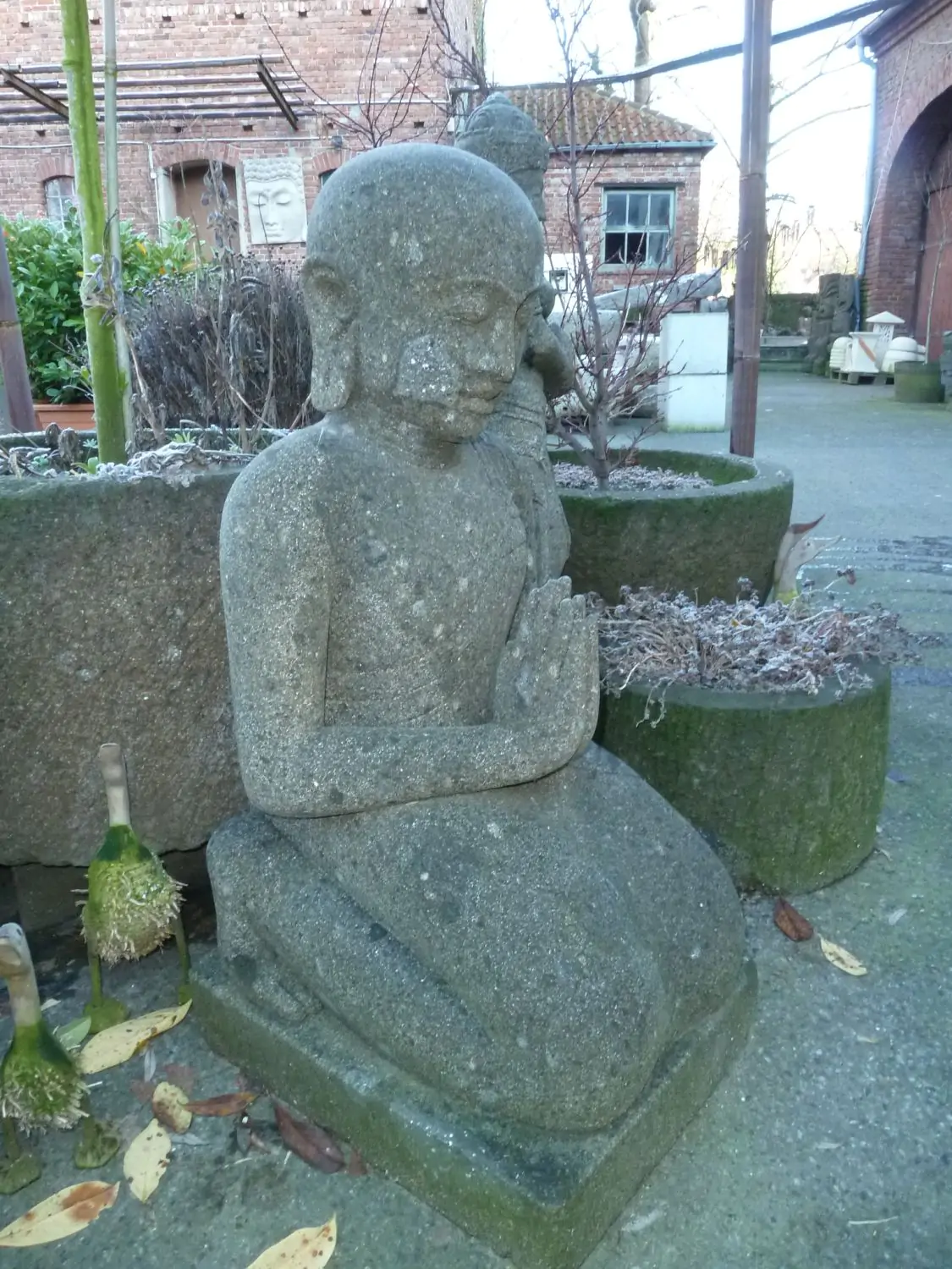  Product image 2 of the product “Kneeling monk with folded hands, ”