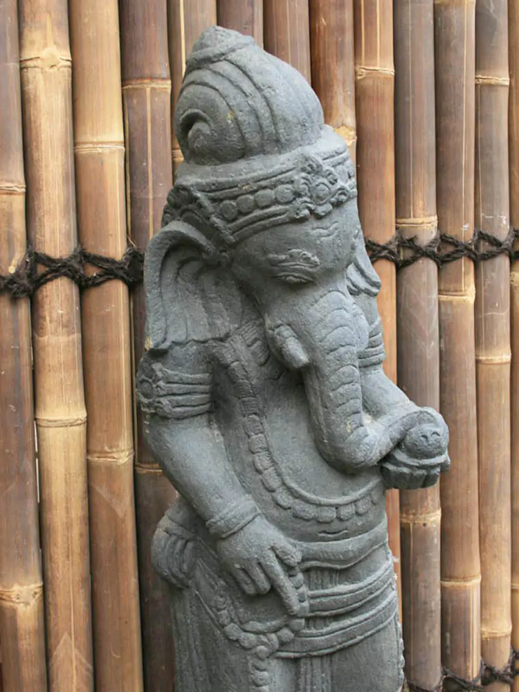 Product image 2 of the product “Standing ganesha, 115cm height, basanite ”