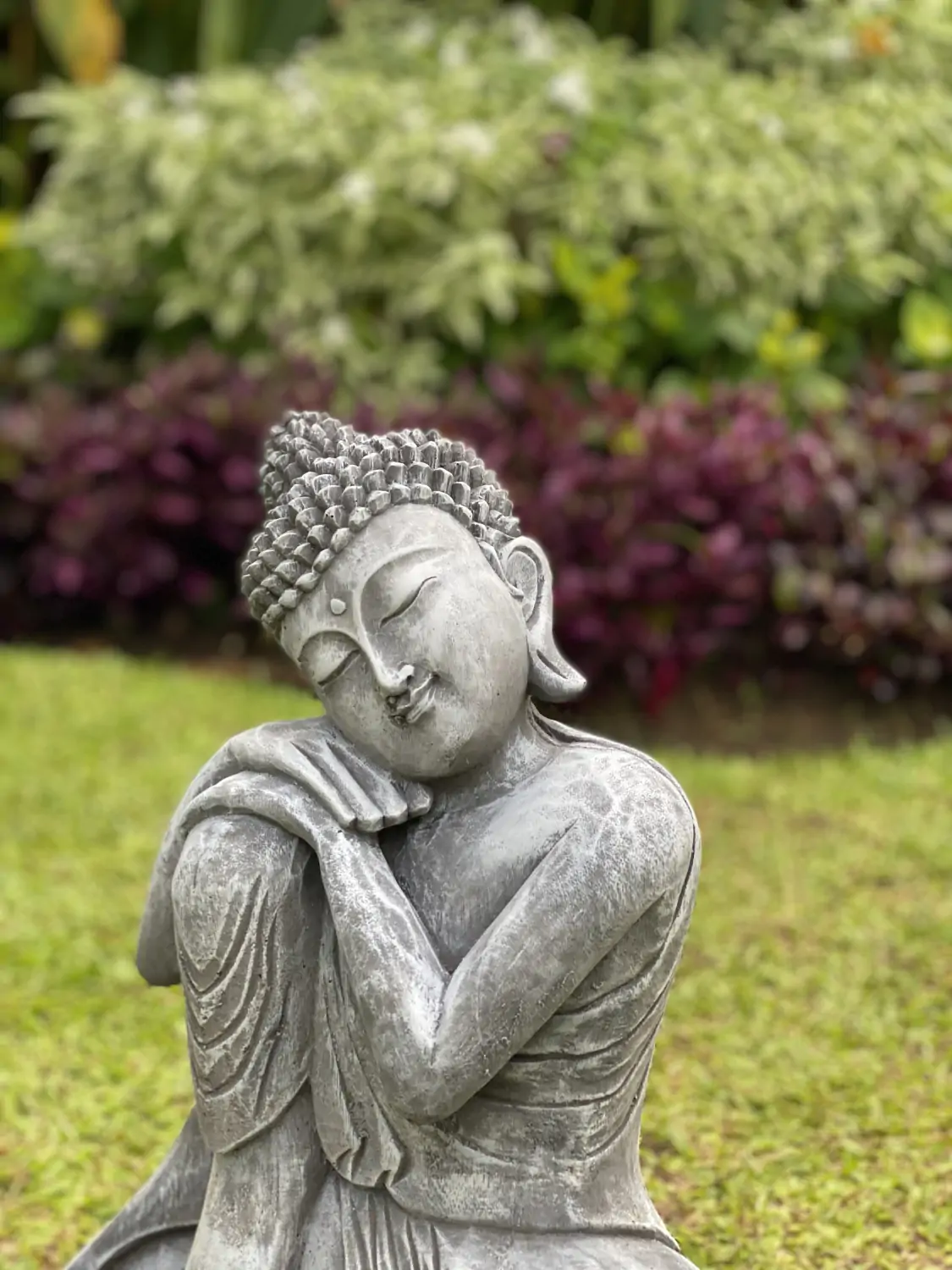  Product image 2 of the product “Vivit - Buddha relax - right knee is up, 44 cm H | cast stone ”