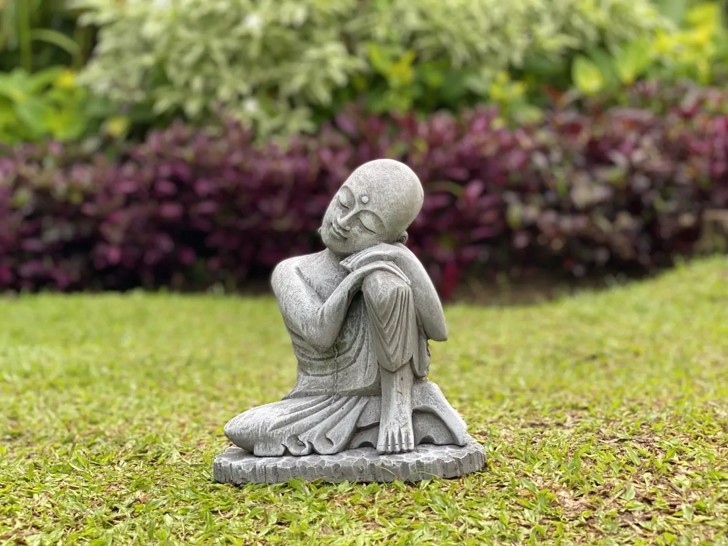  Product image 2 of the product “Amal - Buddha relax - left knee up. 24cm H | cast stone ”
