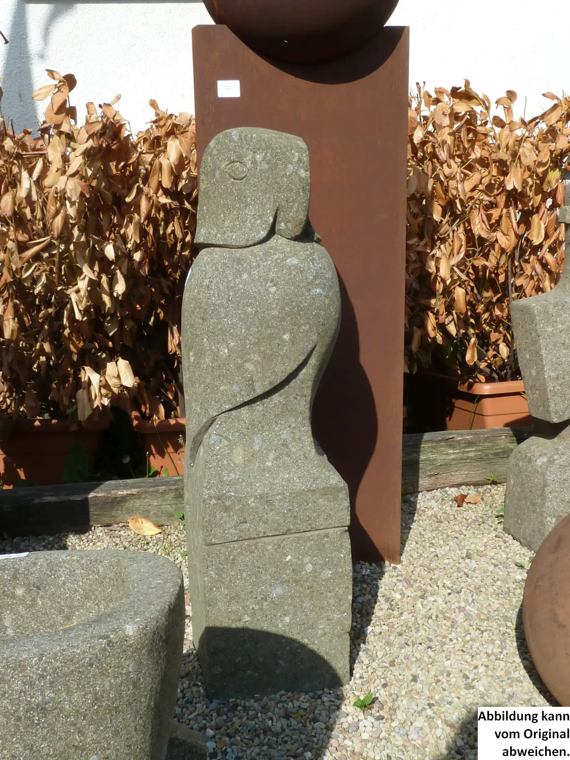  Product image 3 of the product “Abstract cockatoo on pedestal, 120cm height, natural stone (basanite) ”